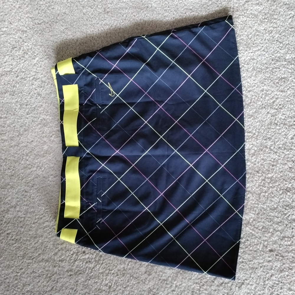 Nike Convertible / Reversible Skirt with Shorts - size 10 - Like New - Picture 5 of 6